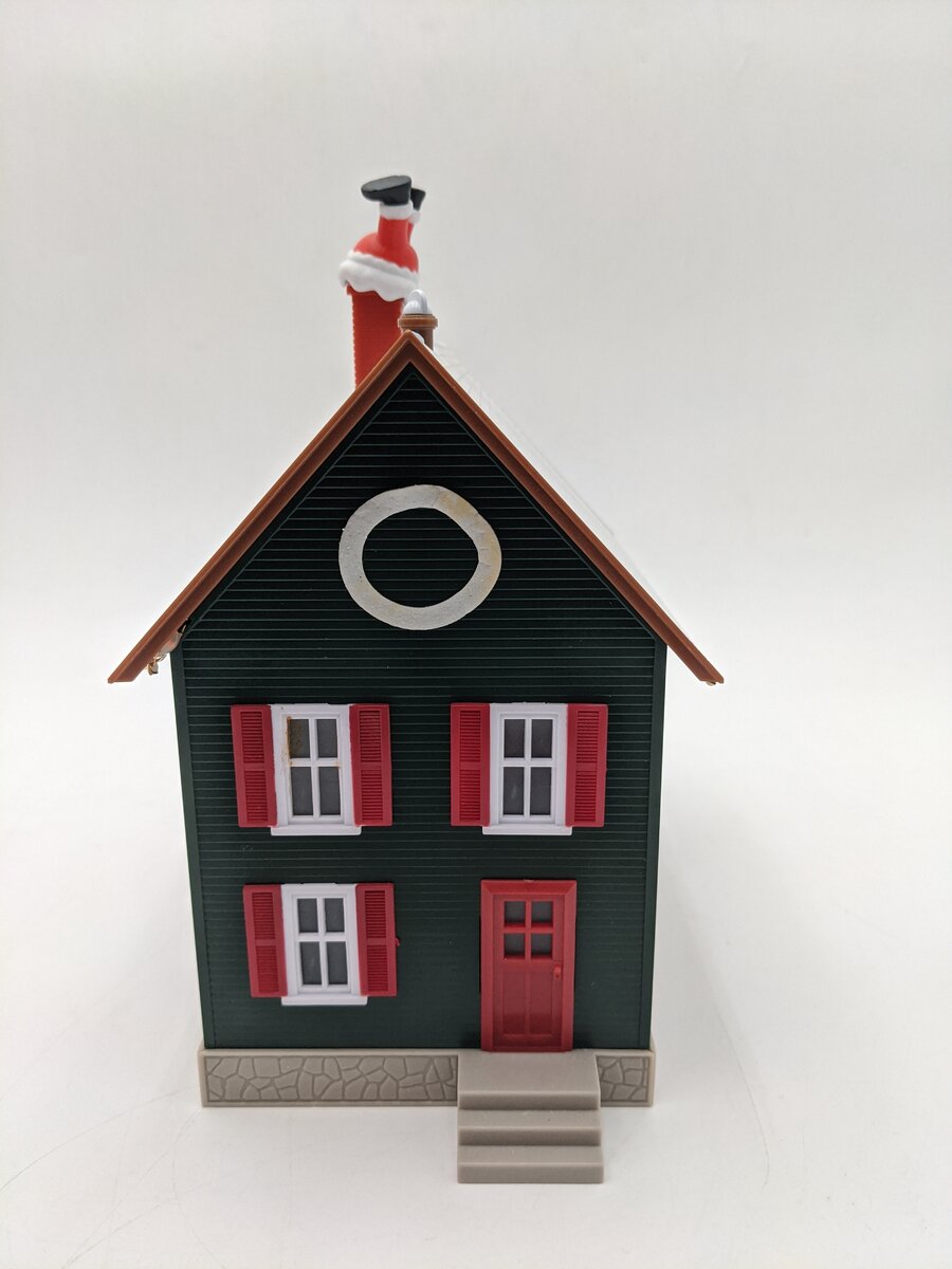 Lionel 2229290 O Plug-Expand-Play Up on the Rooftop Christmas House EX/Box