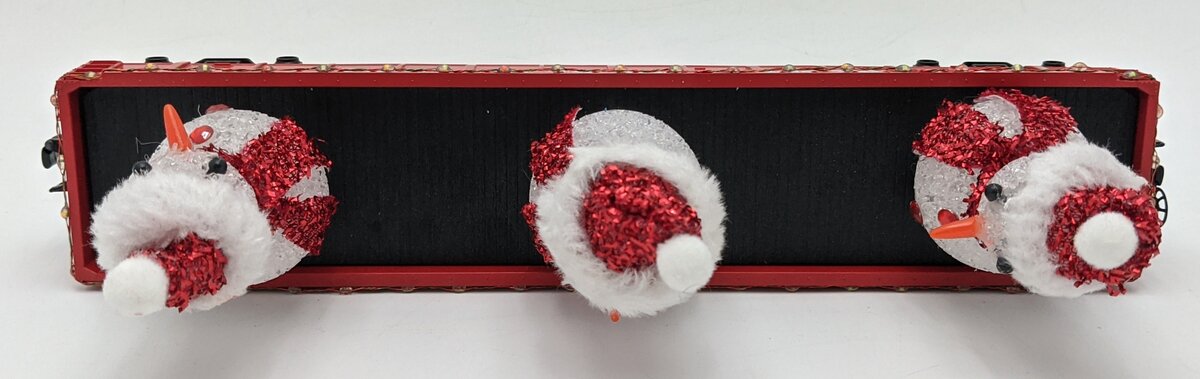 MTH 30-72210 O Christmas Gondola Car w/ LED Christmas Lights & Lighted Snowmen LN