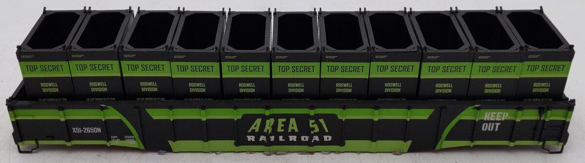 Lionel 2426250 O Area 51 PS-5 Gondola with Coke Containers #X51-2650N/Box