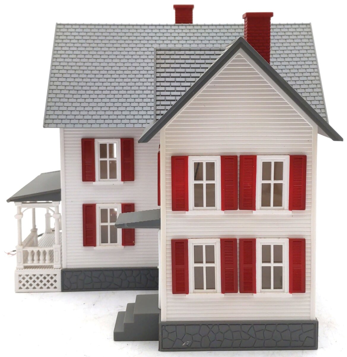 MTH 30-90333 O Gauge White With Red Shutters Built Up Farm House EX