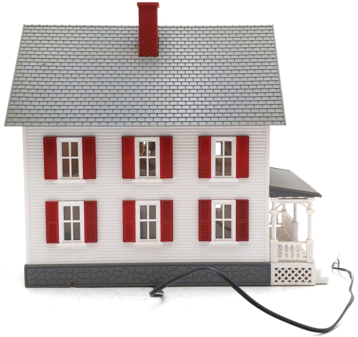 MTH 30-90333 O Gauge White With Red Shutters Built Up Farm House EX