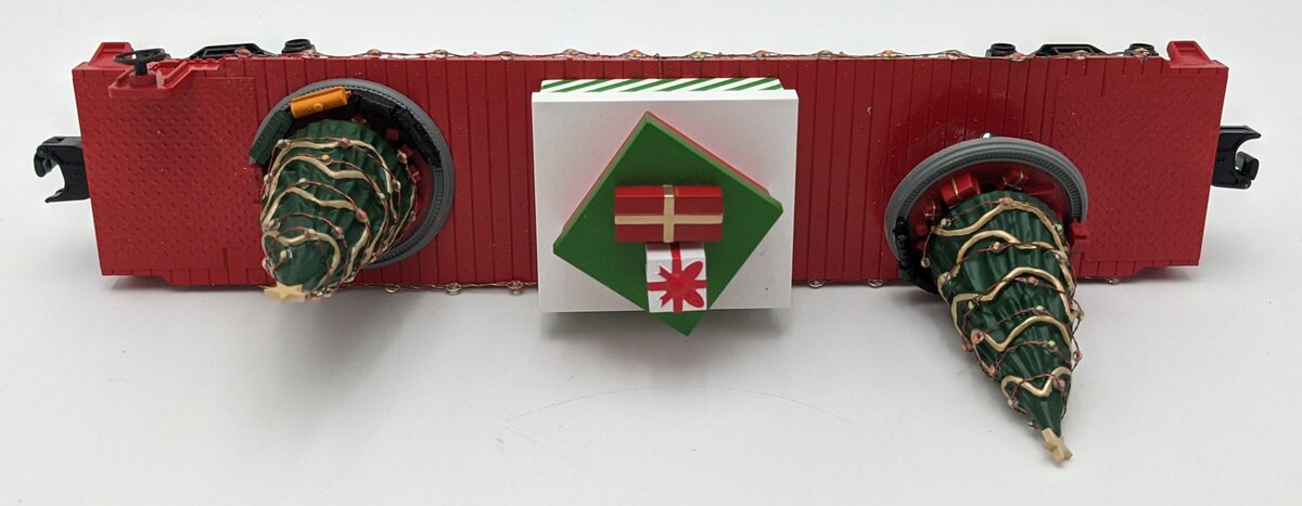 MTH 30-76865 O Christmas Red Flat Car w/Lighted Christmas Trees #2023 EX