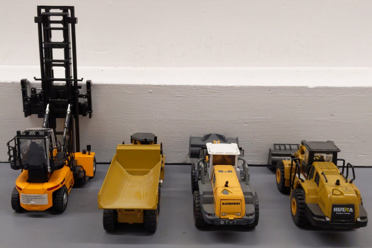 Hui Na/Menards 1:50 Die Cast Heavy Equipment #1712,580,1714 [4] EX
