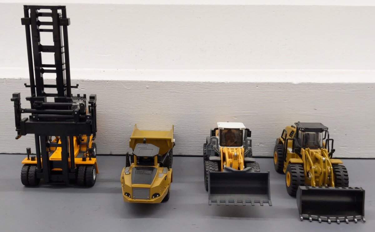Hui Na/Menards 1:50 Die Cast Heavy Equipment #1712,580,1714 [4] EX