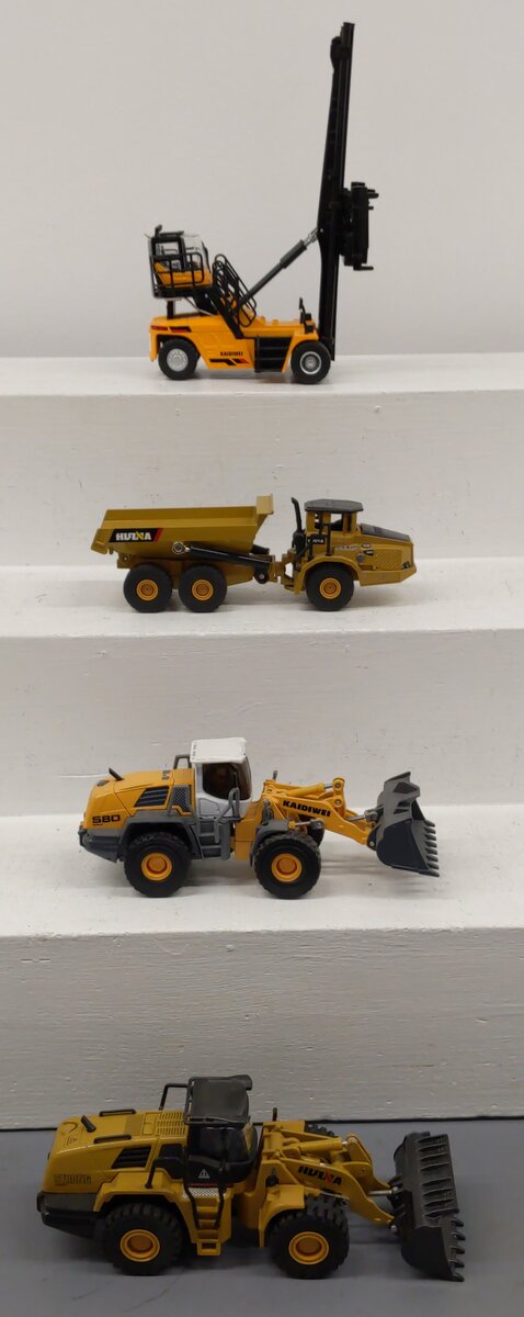 Hui Na/Menards 1:50 Die Cast Heavy Equipment #1712,580,1714 [4] EX