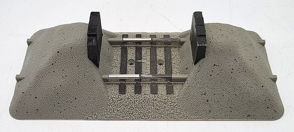 Lionel 6-12059 O Scale Fast Track Earthen Bumpers (Pack of 2) EX