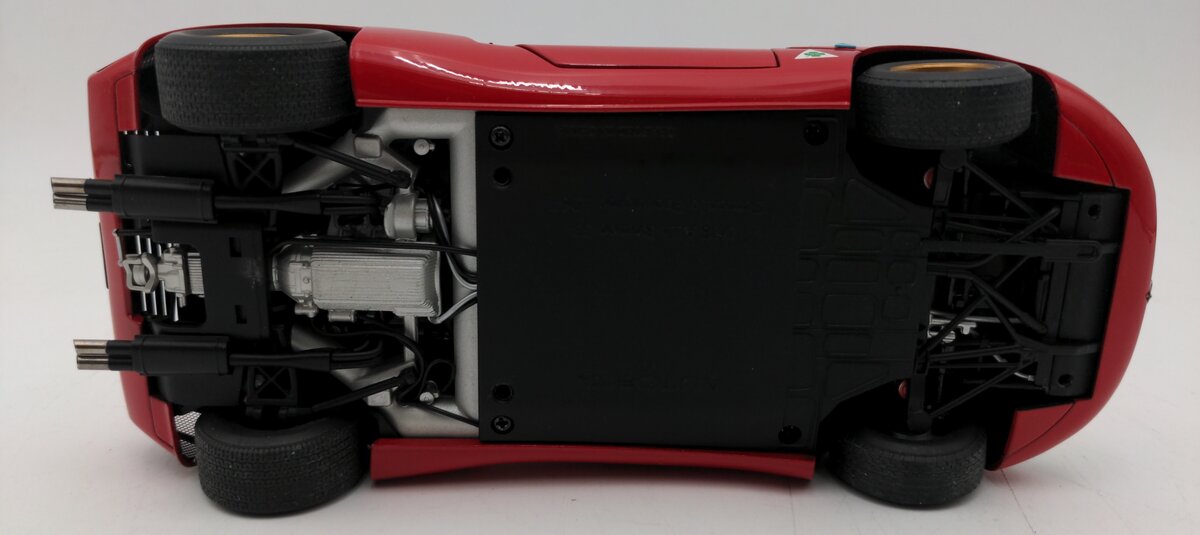AutoArt 70191 1:18 Scale 1967 Alfa Romeo 33 Stradale Prototype in Red EX
