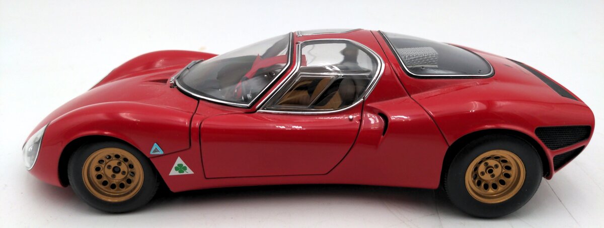 AutoArt 70191 1:18 Scale 1967 Alfa Romeo 33 Stradale Prototype in Red EX