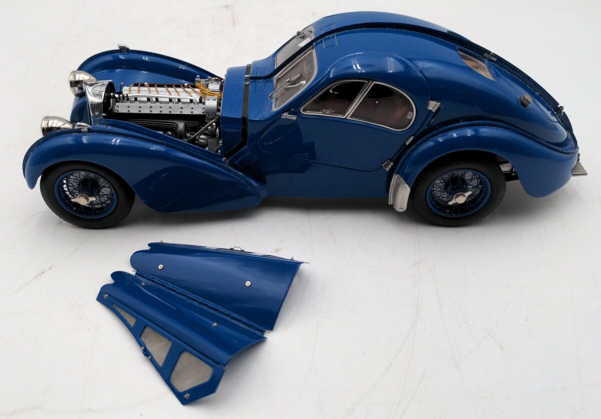 CMC 1938 1:18 Scale Diecast Bugatti 57 SC Atlantic VG