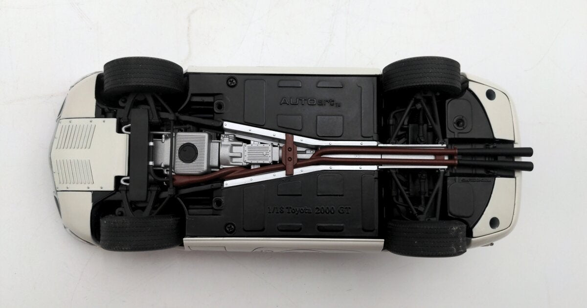 AutoArt 86815 1:18 1968 Toyota 2000 GT SCCA #23 LN