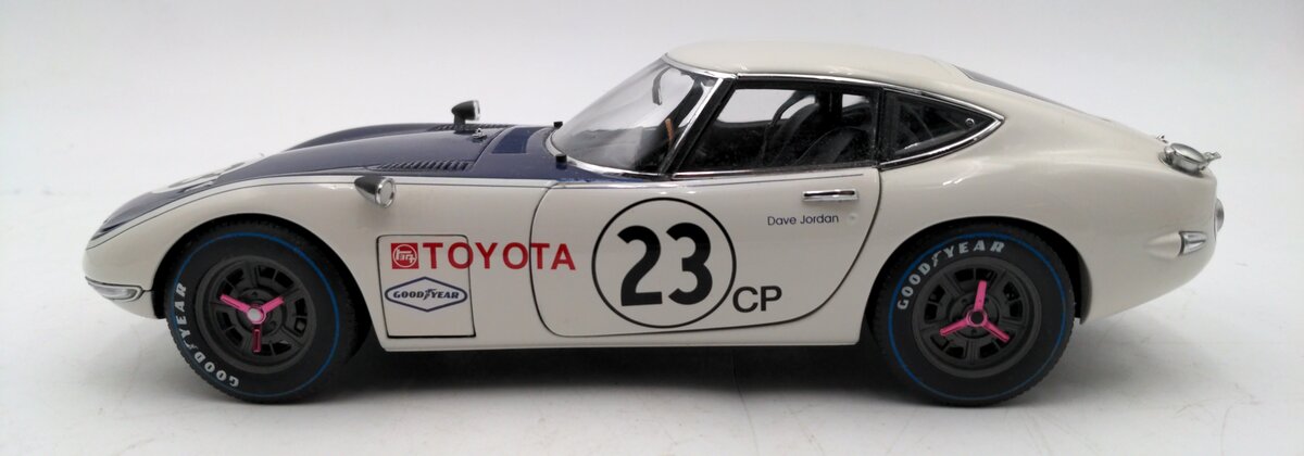 AutoArt 86815 1:18 1968 Toyota 2000 GT SCCA #23 LN