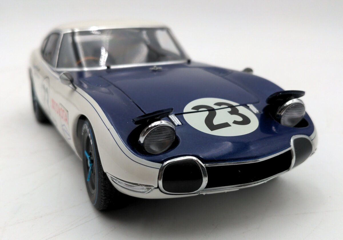 AutoArt 86815 1:18 1968 Toyota 2000 GT SCCA #23 LN