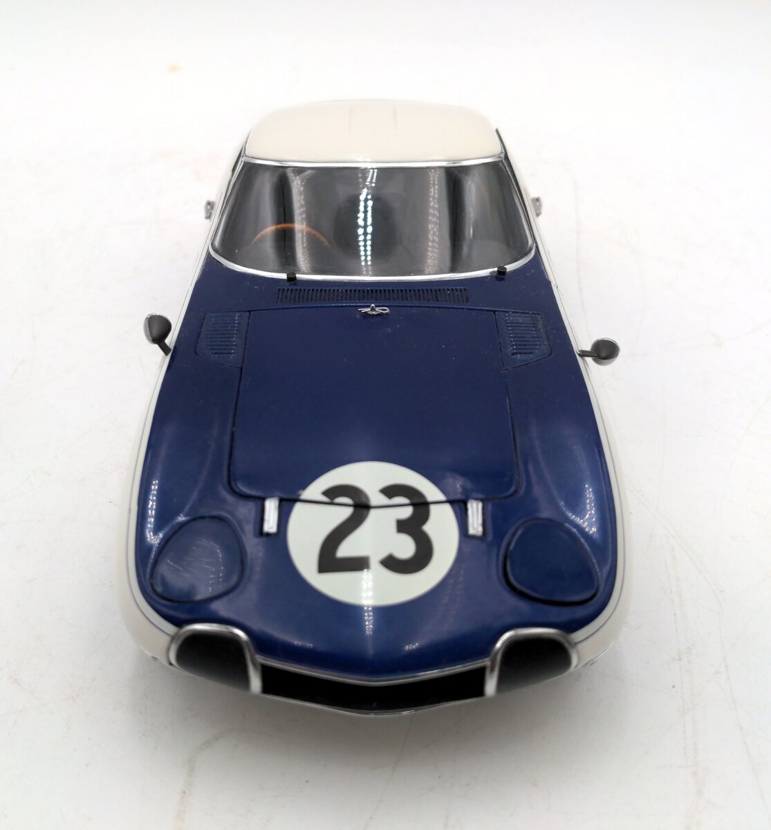 AutoArt 86815 1:18 1968 Toyota 2000 GT SCCA #23 LN
