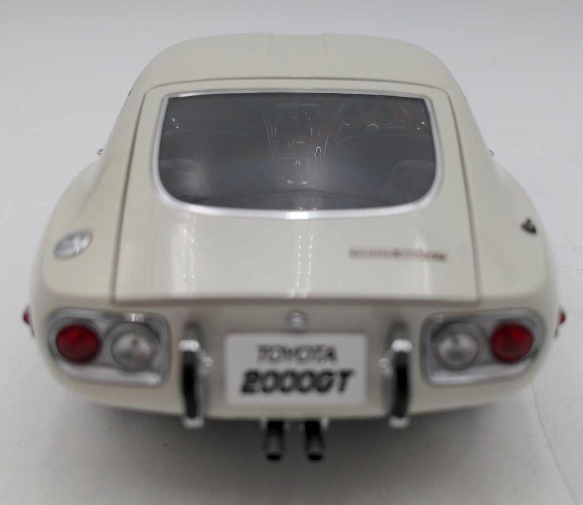 AutoArt 1:18 Scale Toyota 2000GT White VG
