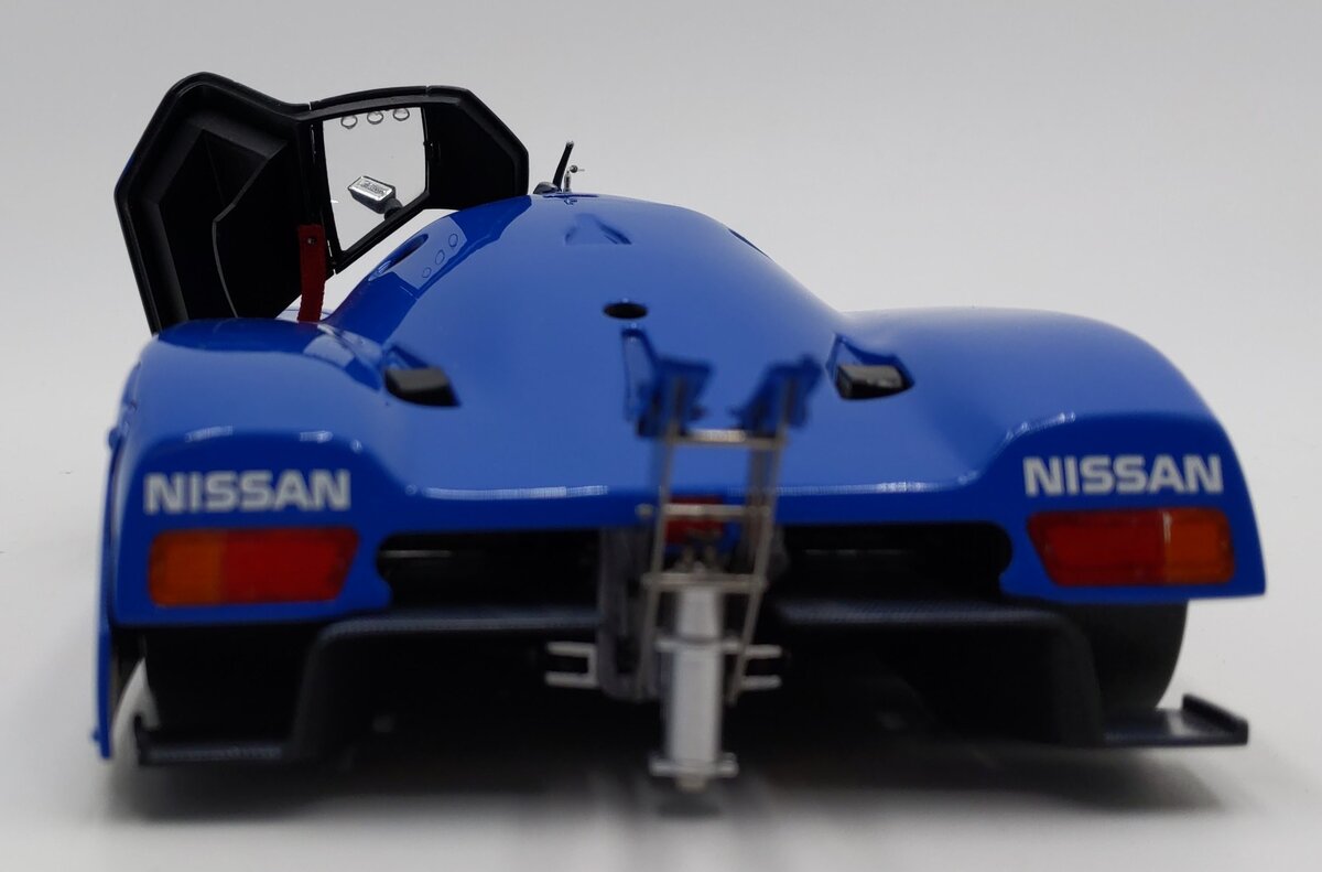 AutoArt 89778 1:18 1997 Nissan R390 GT1 Test Car EX/Box