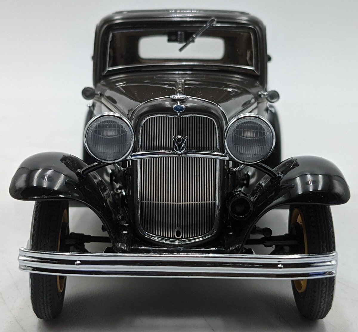 Danbury Mint 1932 1:24 Diecast 1932 Ford V8 Deluxe Coupe NIB