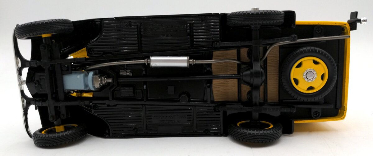 Unique Replicas 1:24 Diecast 1935 Chevrolet Delivery Truck LN