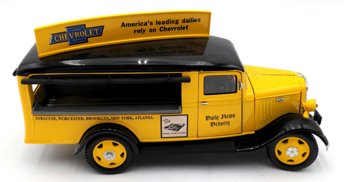 Unique Replicas 1:24 Diecast 1935 Chevrolet Delivery Truck LN