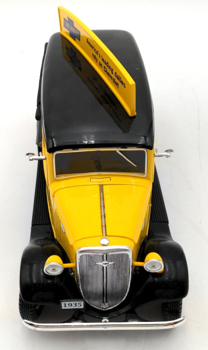 Unique Replicas 1:24 Diecast 1935 Chevrolet Delivery Truck LN