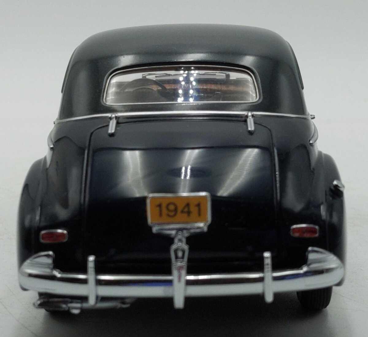 Danbury Mint DM932M 1:24 Scale Diecast 1941 Chevrolet Special Deluxe Coupe NIB