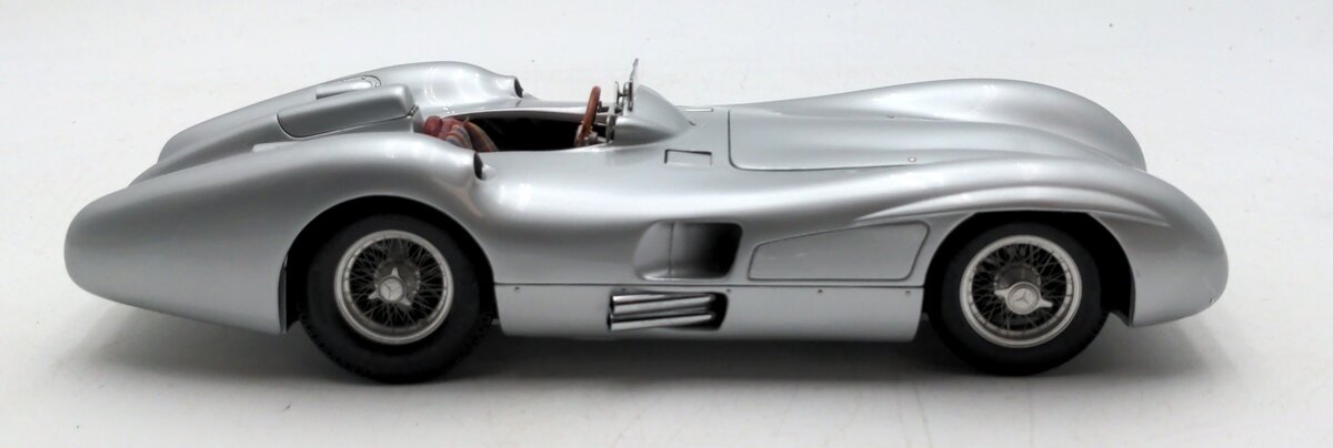 CMC M-044 1:18 Scale Mercedes-Benz W196R 54-55 Streamliner Body Diecast Model EX/Box