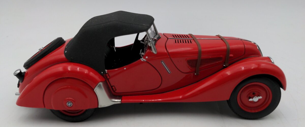 AutoArt 70583 1:18 1938 BMW 328 Roadster EX