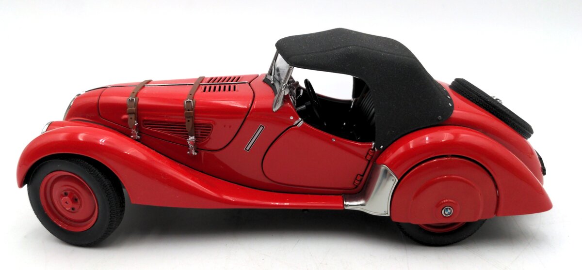 AutoArt 70583 1:18 1938 BMW 328 Roadster EX