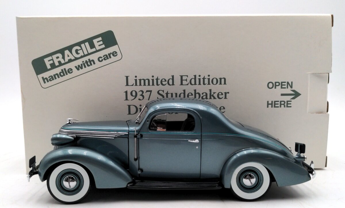 Danbury Mint 1937 1:24 Diecast Studebaker Dictator Coupe LN/Box