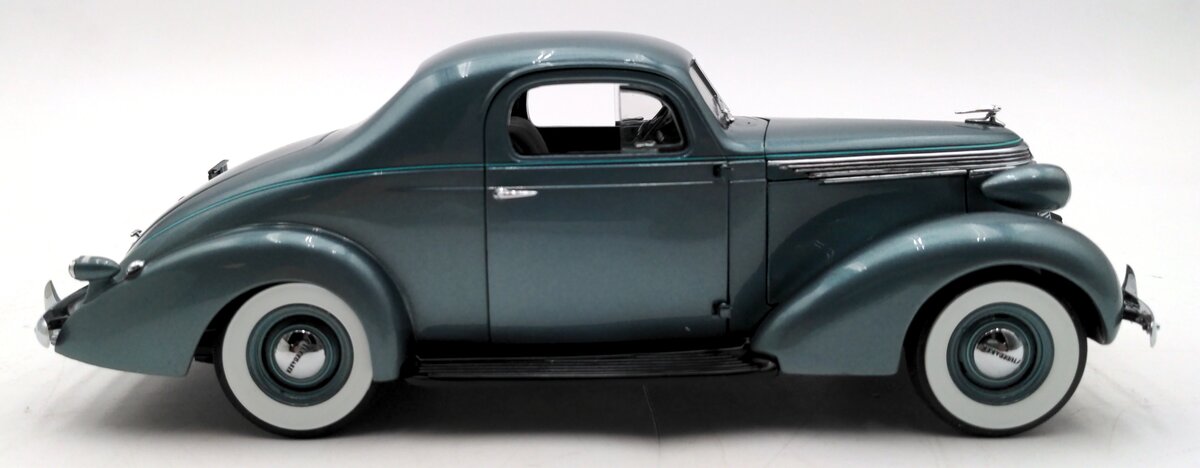 Danbury Mint 1937 1:24 Diecast Studebaker Dictator Coupe LN/Box
