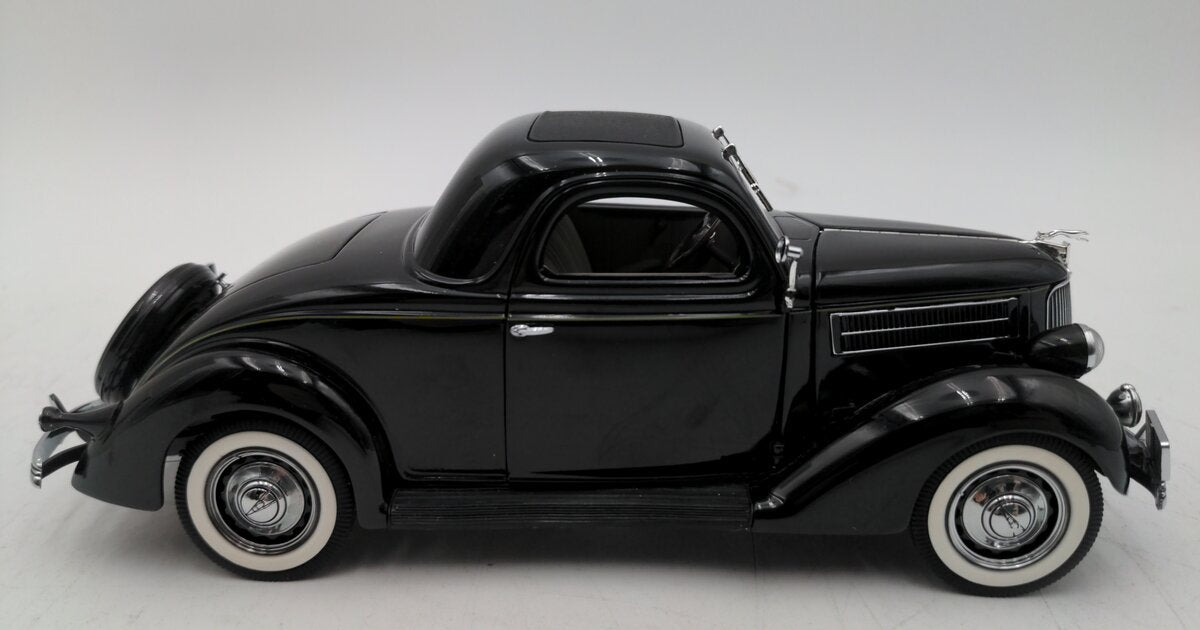 Danbury Mint 1:24 Scale 1936 Ford Deluxe Coupe LN/Box