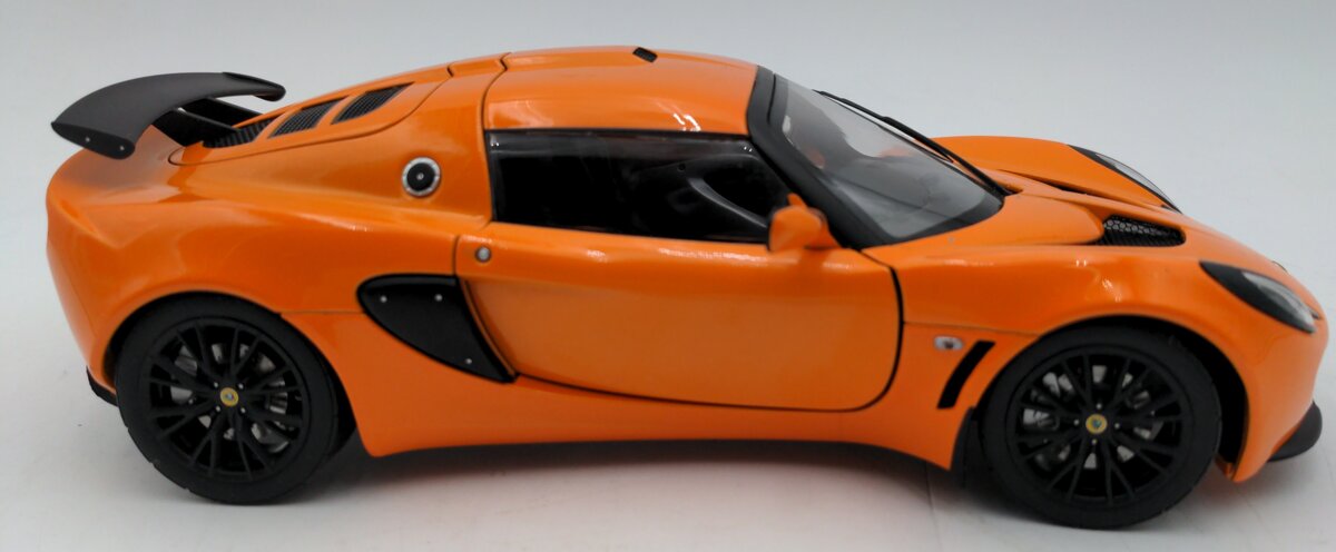 AutoArt 1:18 Scale Lotus Exige Orange EX