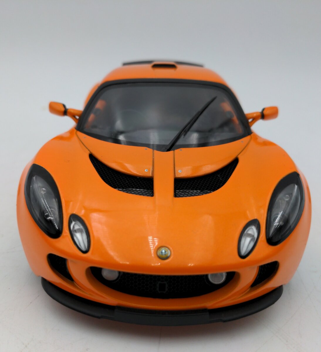 AutoArt 1:18 Scale Lotus Exige Orange EX