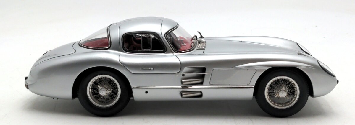 CMC M-076 1:18 Scale Mercedes-Benz 300 SLR 1955 Uhlenhaut Coupe Diecast Model VG/Box