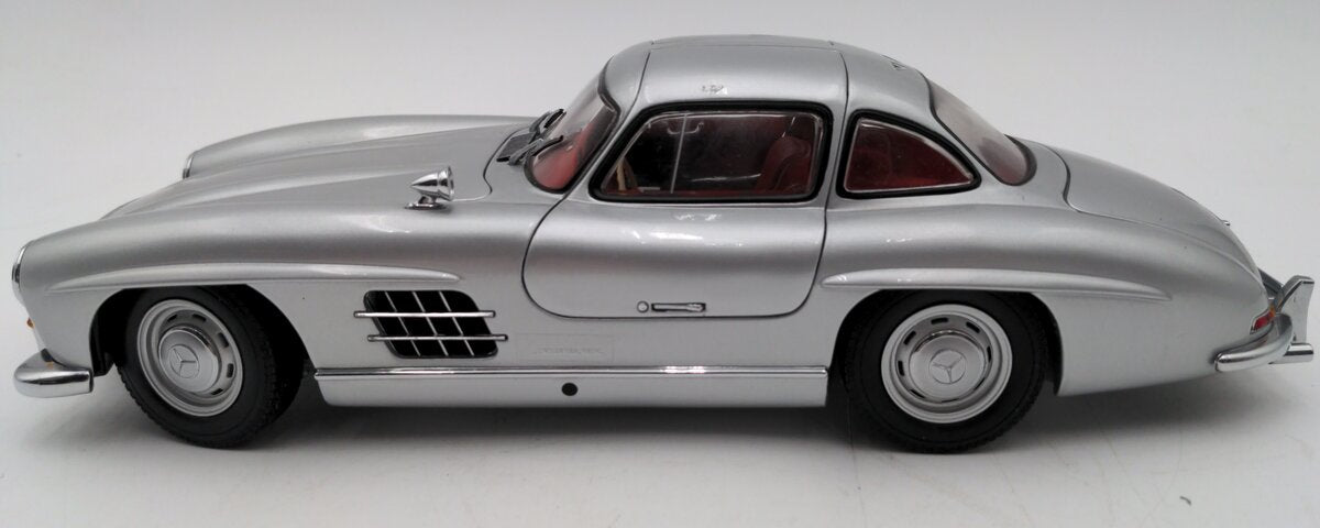 Minichamps 1:18 Scale Mercedes 300 SL 1954 Roadster EX