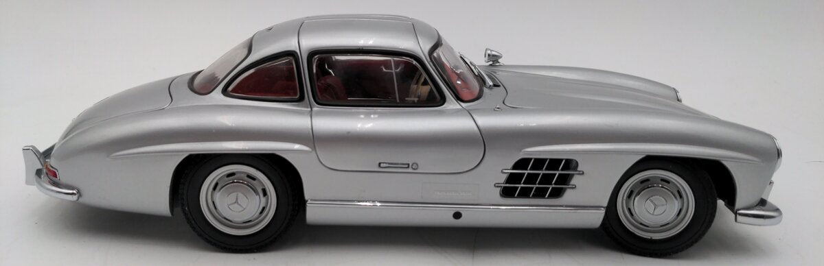 Minichamps 1:18 Scale Mercedes 300 SL 1954 Roadster EX