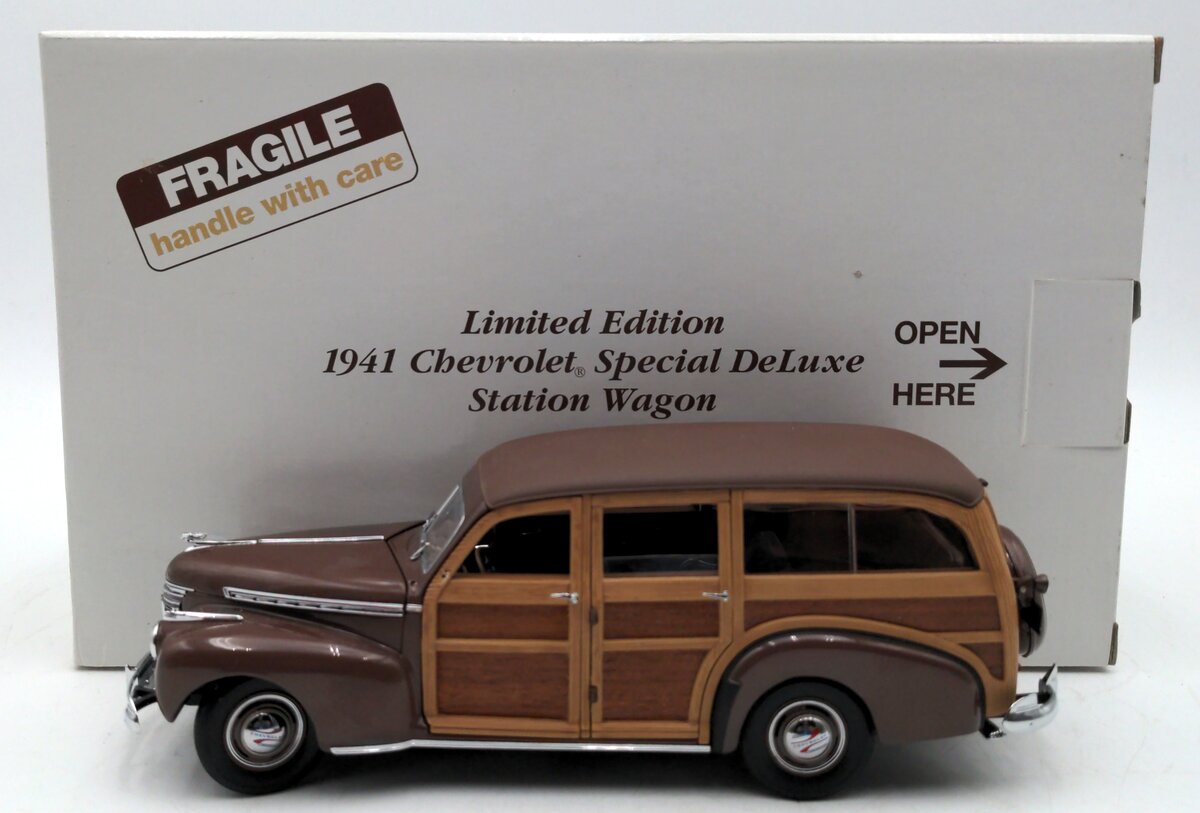 Danbury Mint 2337 1:24 Diecast Limited Edition 1941 Chevrolet Station Wagon VG/Box