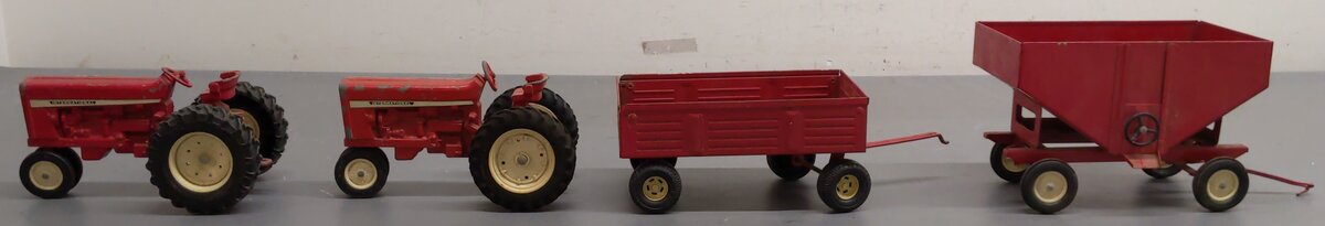Ertl 1/16 Scale Assorted Diecast Tractors and Wagons [4]