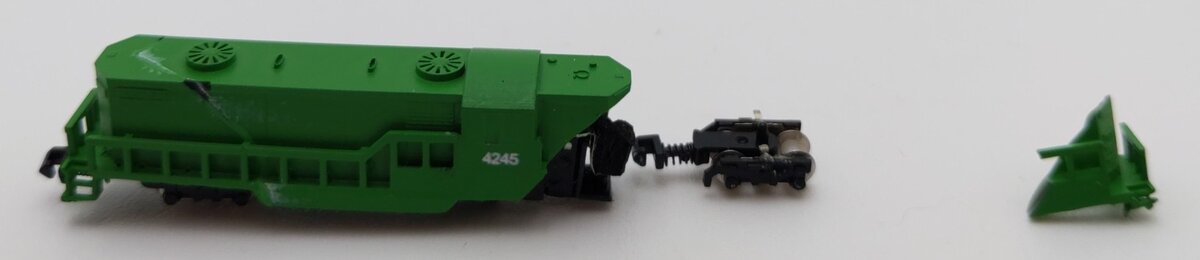 T Gauge Four-Axle Motorized Diesel Locomotive-Green VG