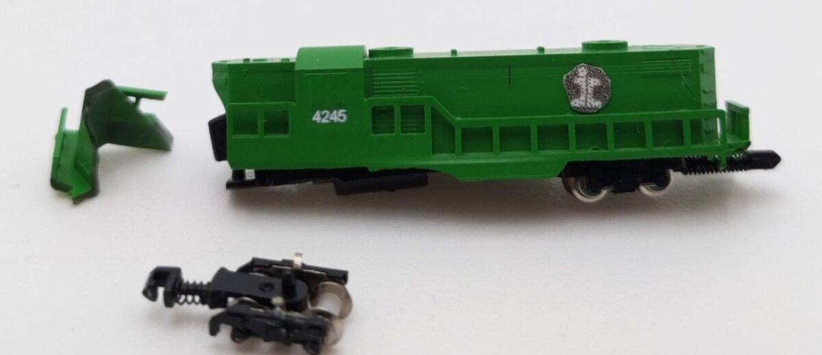T Gauge Four-Axle Motorized Diesel Locomotive-Green VG