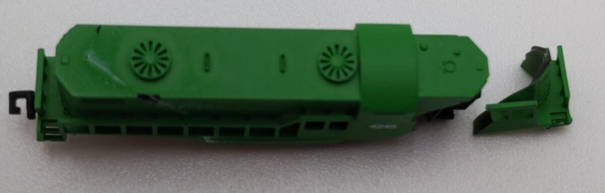 T Gauge Four-Axle Motorized Diesel Locomotive-Green VG