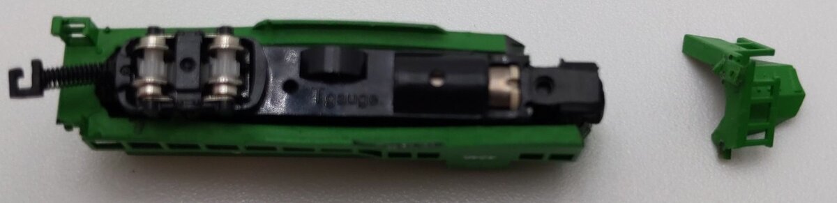 T Gauge Four-Axle Motorized Diesel Locomotive-Green VG