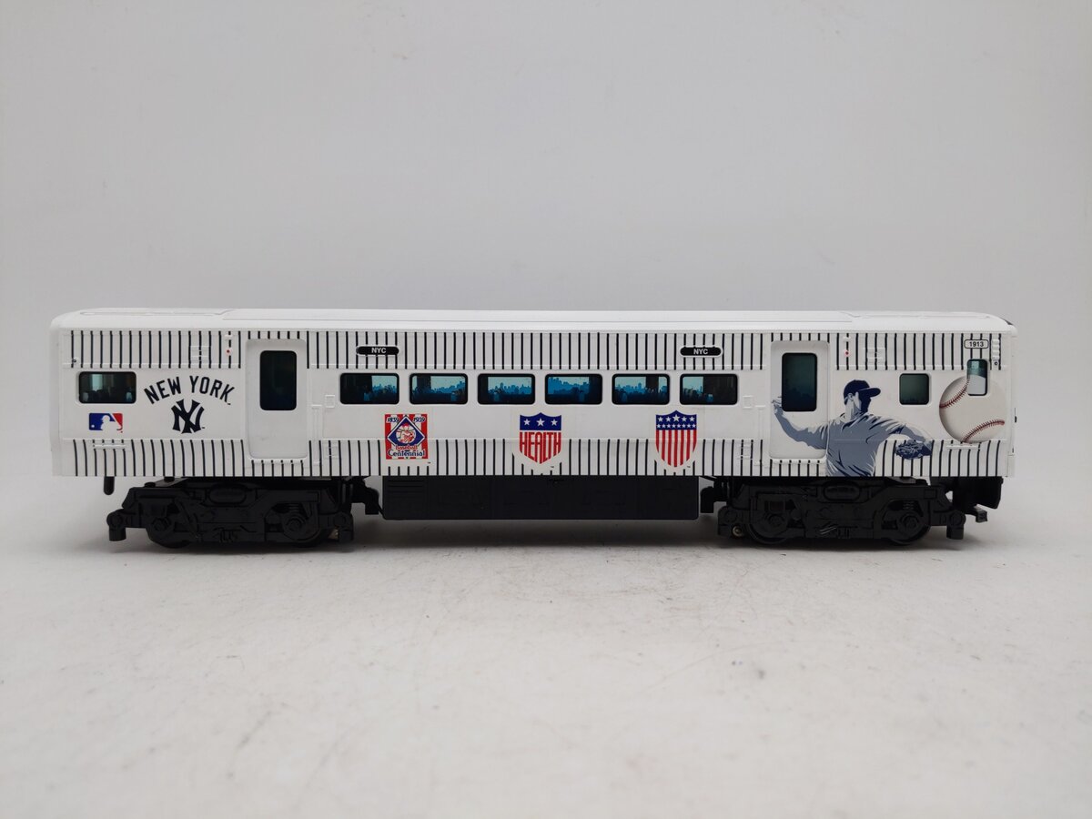 Lionel 6-83648 O Gauge MLB New York Yankees LionChief Subway Locomotive EX