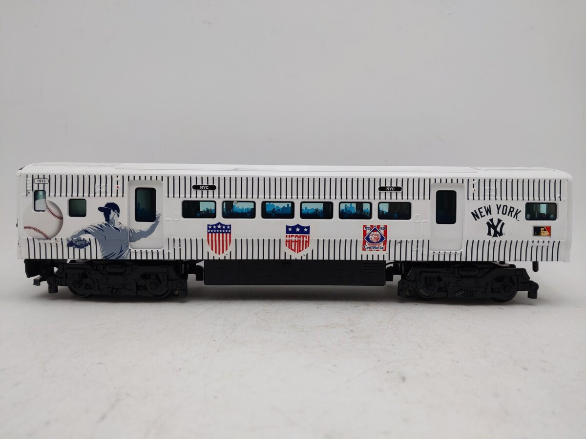 Lionel 6-83648 O Gauge MLB New York Yankees LionChief Subway Locomotive EX