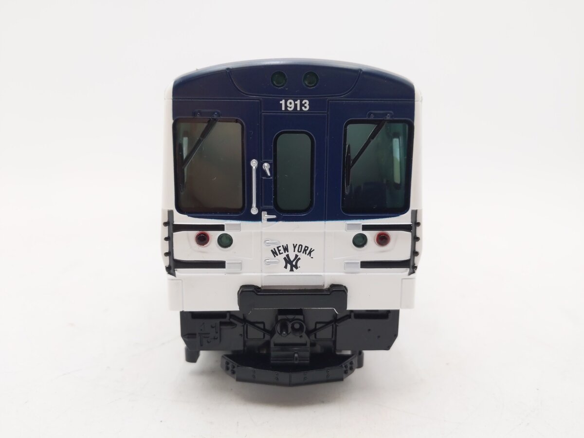 Lionel 6-83648 O Gauge MLB New York Yankees LionChief Subway Locomotive EX