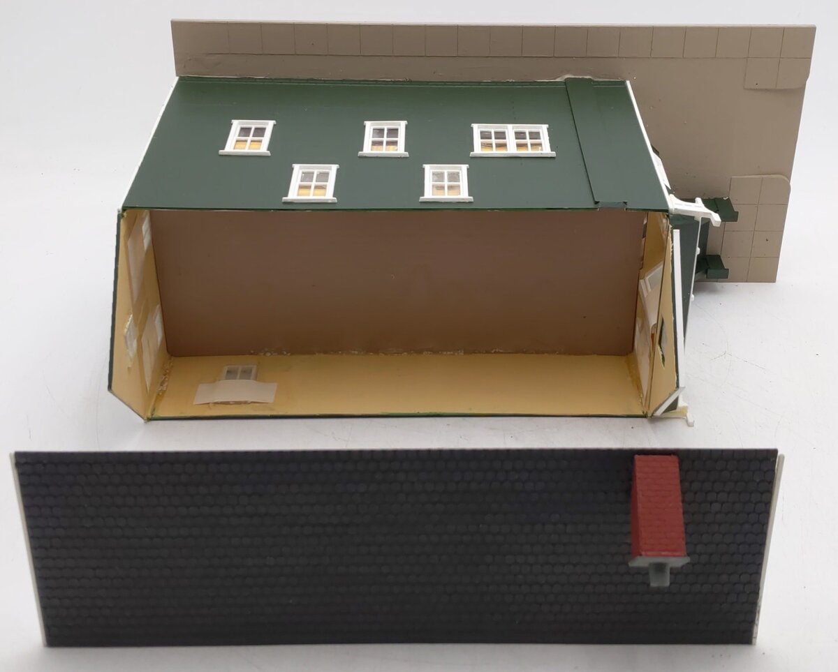 IHC 300-4 O Scale Custom Gingerbread Victorian Row House Building EX
