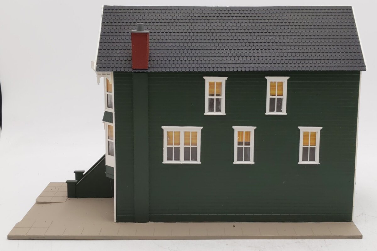 IHC 300-4 O Scale Custom Gingerbread Victorian Row House Building EX