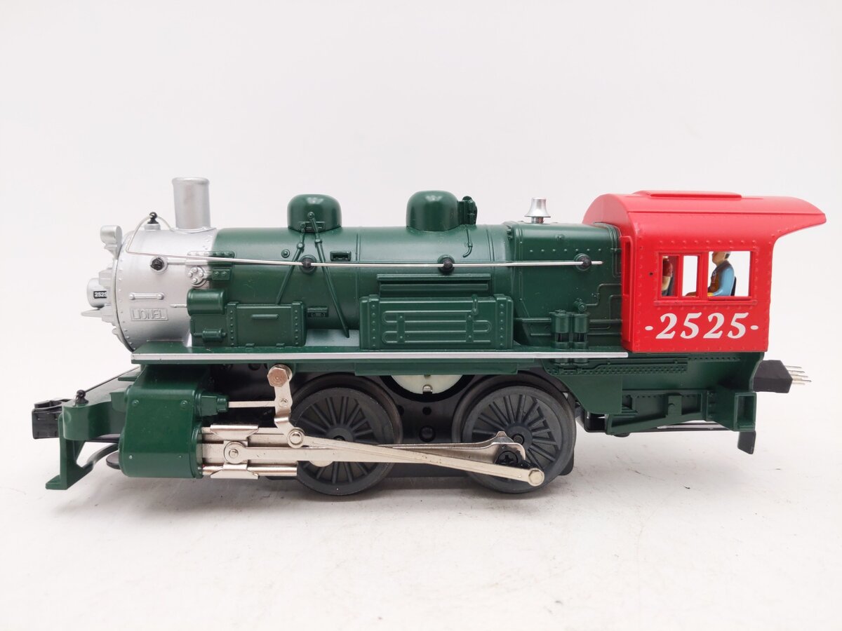 Lionel 6-82982 O Gauge Christmas Express LionChief 0-4-0 Steam Locomotive EX