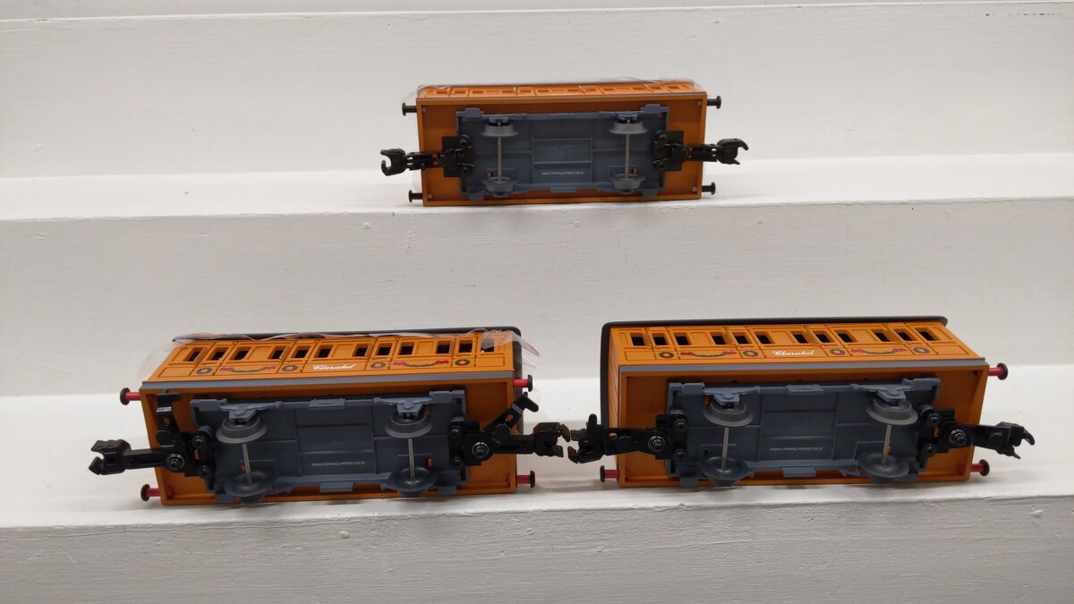 Lionel O Gauge Assorted Thomas and Friends Passenger Cars [3] EX
