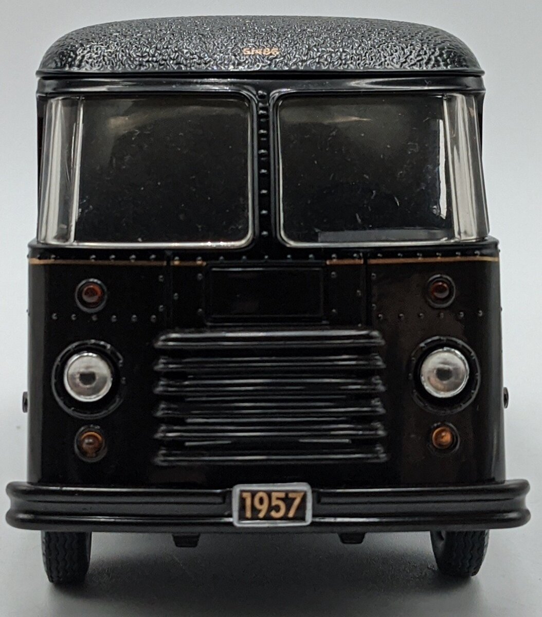 Corporate Express 51486 1:28 Diecast  UPS Truck 1957 Package Car Delivery NIB