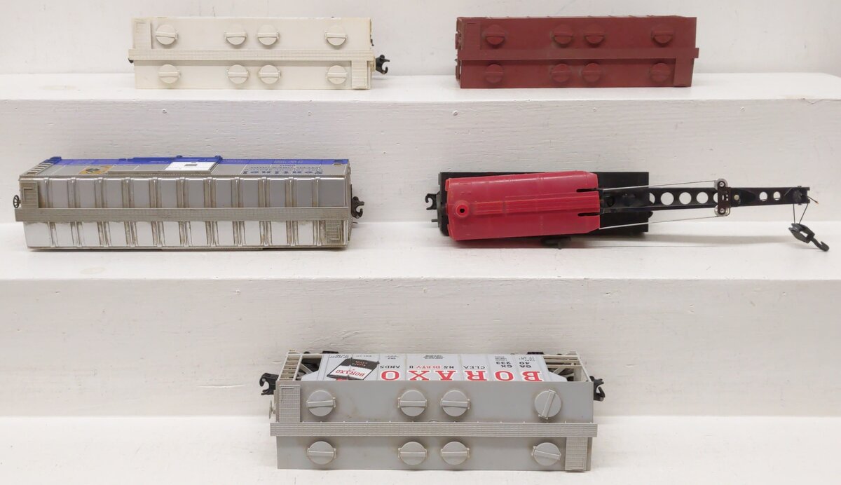 Lionel & Weaver O Assorted Freight Cars: 6-9801, 6-6560, 3030, 3031, & 3028 [5] VG/Box